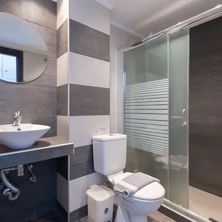 Naias Apartament *