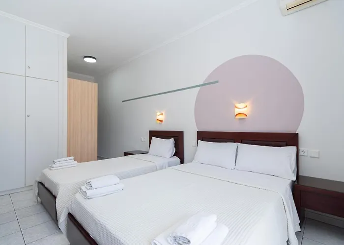 Naias * Neos Marmaras