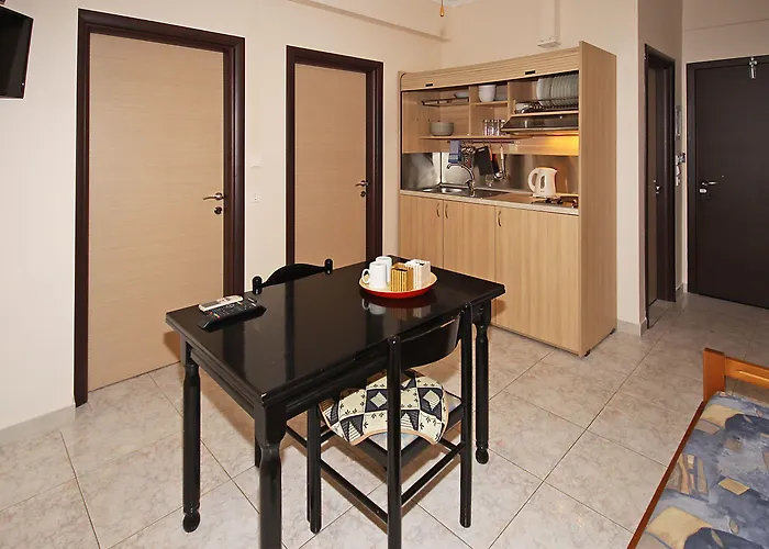 Naias Apartament *