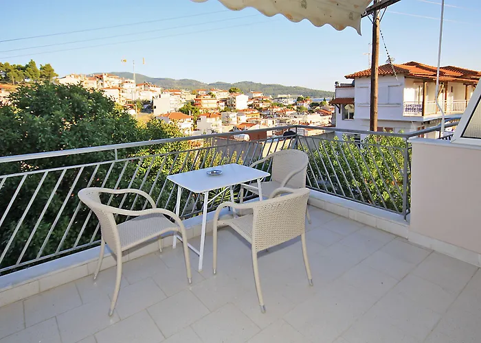 Naias Apartament *