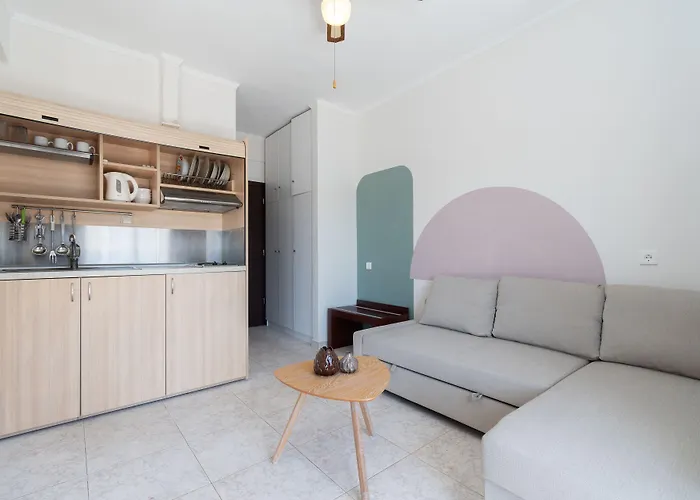 Naias * Neos Marmaras