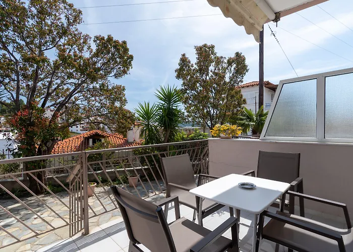 Naias * Neos Marmaras