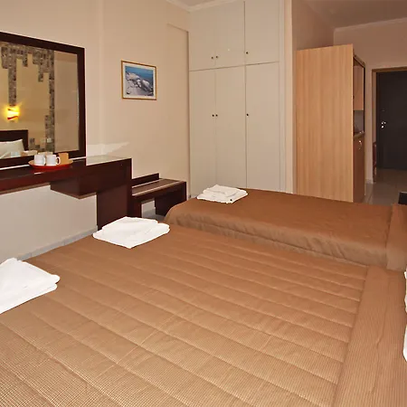 Naias * Neos Marmaras